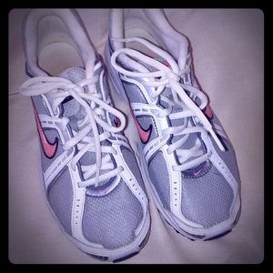 Nike Compete 2 size 9.5